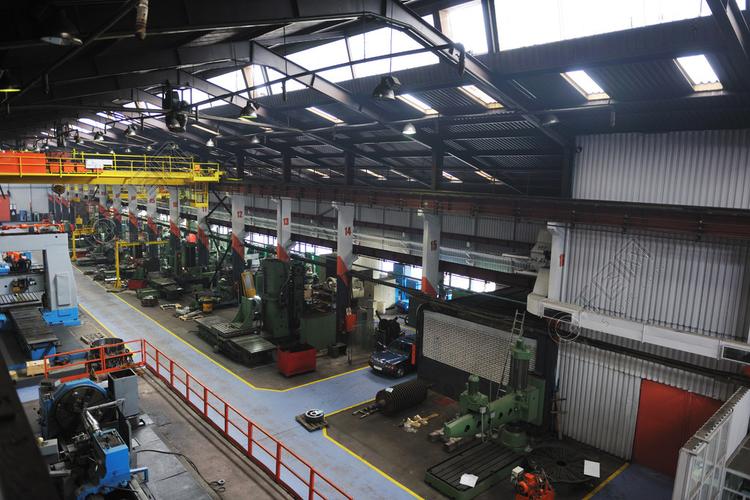 工业工厂铁厂钢铁和机械零件现代室内大厅